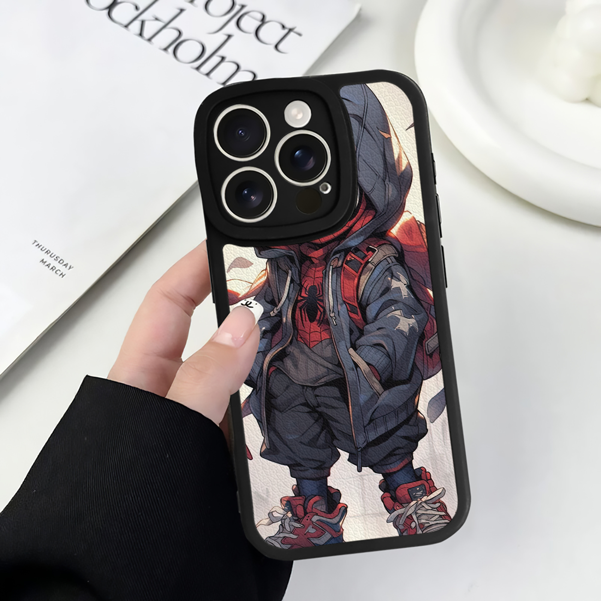 Spider Man スパイダーマン 【iPhone 16シリーズ対応】シリコンスマホケース（レザー調） 材質：シリコン